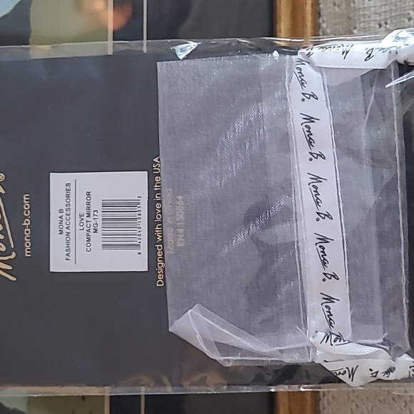 'Love' Compact Mirror - Picture 5 of 5